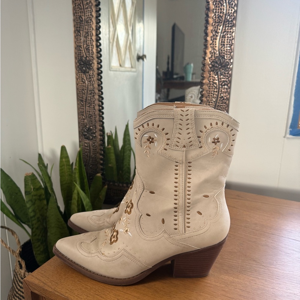 Elegant Cream Western Boots